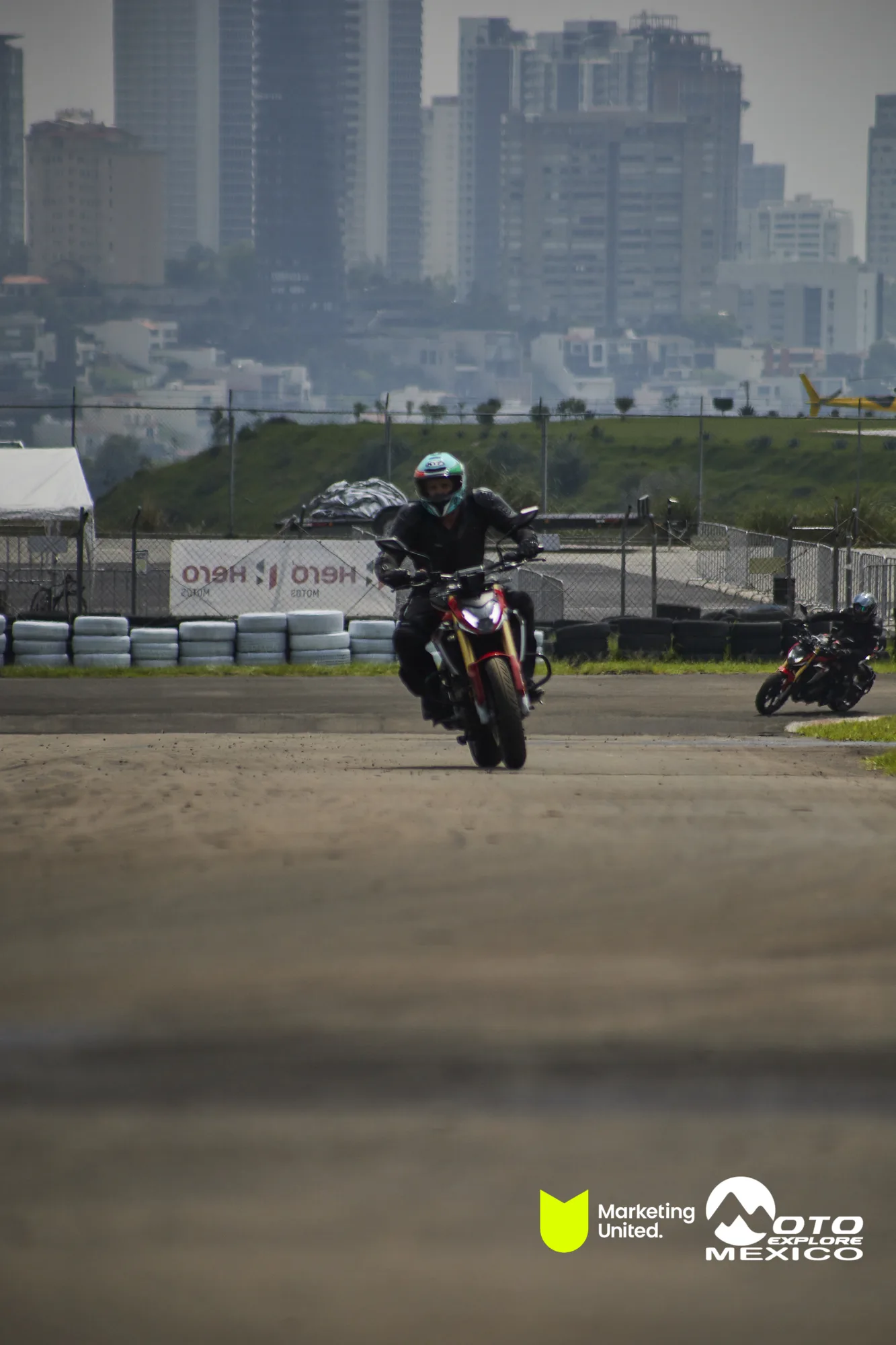 HUNK TRACKDAY 324